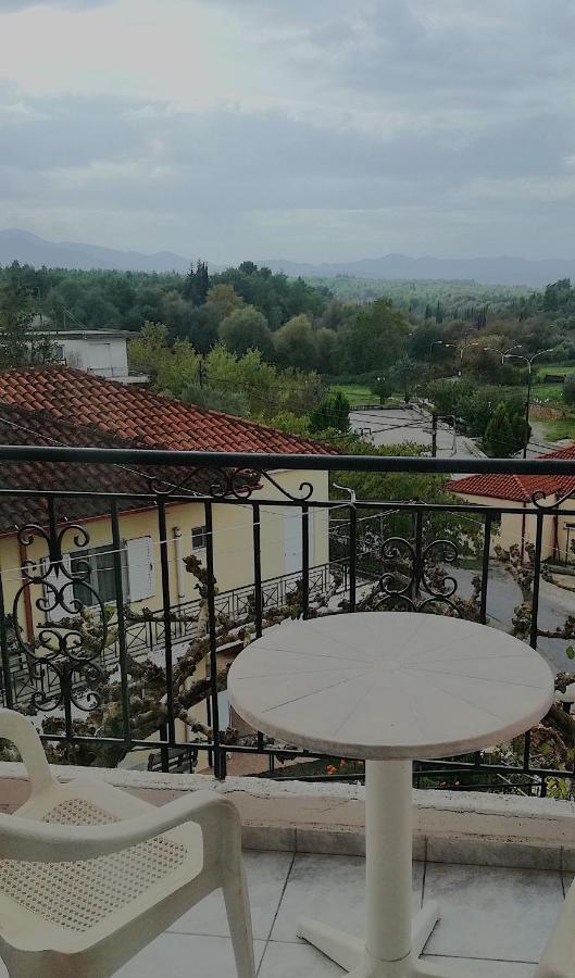 Ξενοδοχείο "Ηραία" Loutra  Екстериор снимка